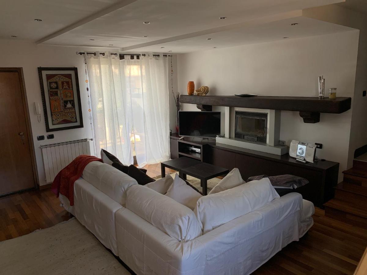 Near Como, Charming Apartment With Fireplace Grandate Exteriör bild